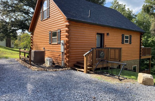 Townsend Cabin | Smoky Hideaway 2Bed 2Bath Cabin Peaceful Retreat