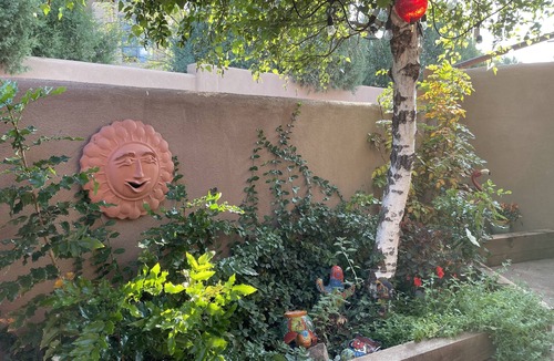 South Capitol Condo | So. Capitol area quaint casita! Walk to Railyard & Plaza