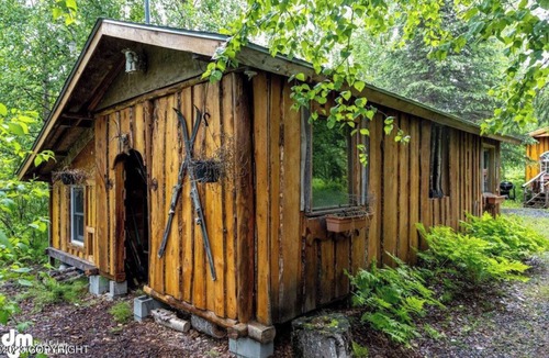 Susitna North Cabin | Solar Powered custom built 1 bed/1 bath cabin in the wilderness of Talkeetna