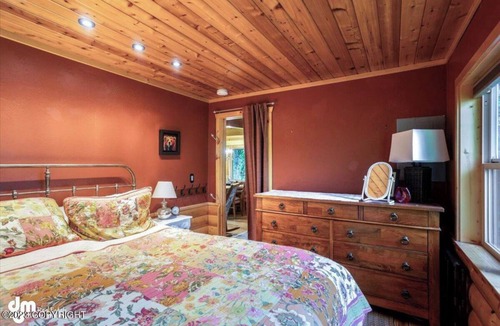 Susitna North Cabin | Solar Powered custom built 1 bed/1 bath cabin in the wilderness of Talkeetna