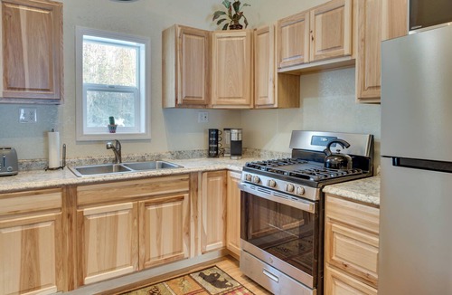 Kalifornsky Cottage | Soldotna Vacation Rental ~ 8 Mi to Kenai River!