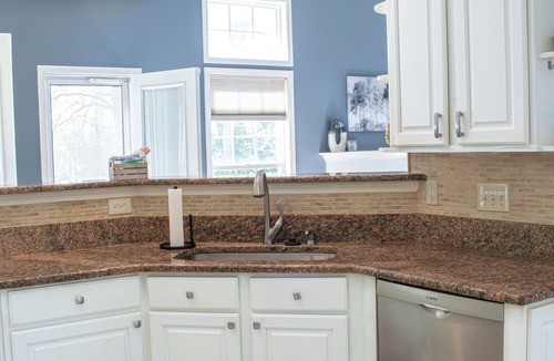 Charlotte House | South CLT Getaway - Near Carowinds, I485, I77, Lake Wylie - Firepit