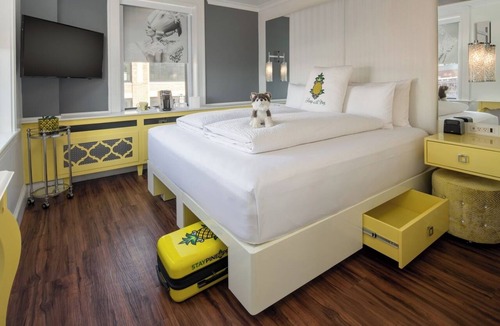 Columbus Hotel | South End Corner King, Staypineapple, Great Location, Ideal for City Exploration