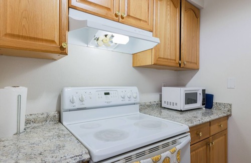 Vose Apartment | Spacious 1-bdr Condo in Beaverton