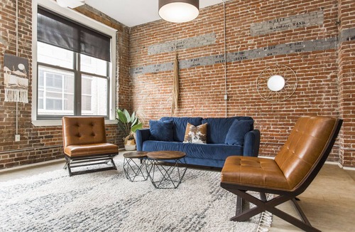 River Market Apartment | Spacious 2-bed loft with full kitchen, washer/dryer, city views, and in-building gym, game room, and coffee bar. Walkable location with streetcar access just steps away.