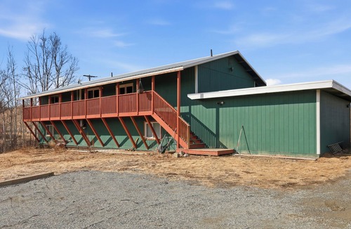 Gateway Apartment | Spacious 3-bd 2 ba in Palmer w/Large garage in Prime Location & Scenic views