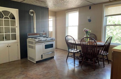 Worcester Apartment | Spacious 3-bedroom apartment near Umass/St Vincents