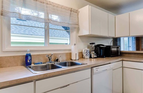 Western House | Spacious 3BR 10 Min to Autzen Family Friendly