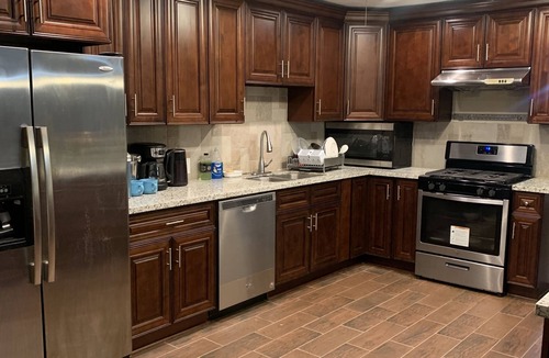 Dickinson House | Spacious 3BR/2BA Home Near Galveston Cruise Port, NASA & Houston