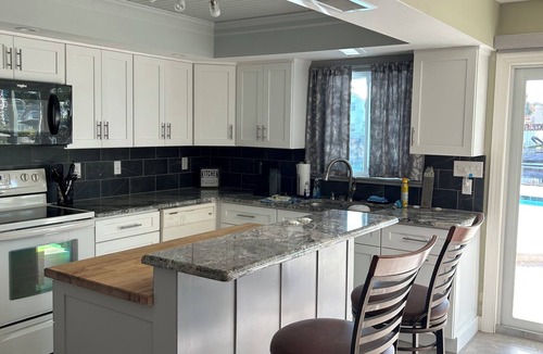 Spring Hill House | Spacious 4-bedroom house in beautiful Hernando Beach with WiFi, pool, sleeps 8