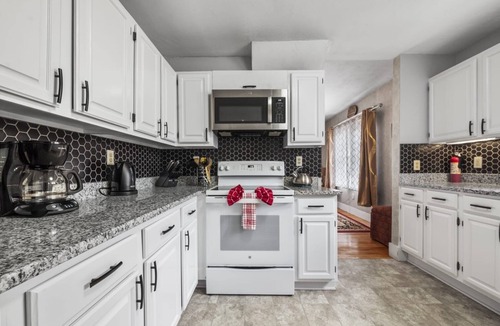 Forest Grove House | Spacious 4-bedroom, 2 bathroom house with WIFI in charming Worcester