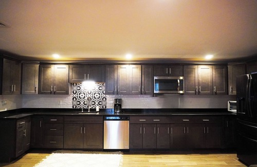 Malden House | Spacious 4-bedroom house 9 Miles Boston/Train-3mi/Airport-6mi/+Parking