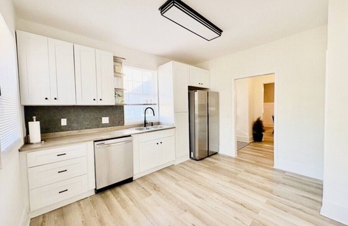 Camden House | Spacious 5 Bedroom/2 Living Room-New Renovation in Prime Downtown