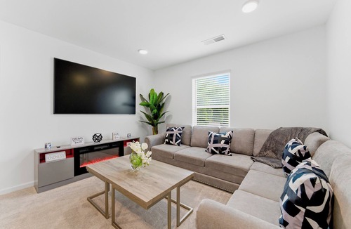 Hampton House | Spacious 5-bedroom house with a king size sofa bed on the 2nd Floor Loft area.