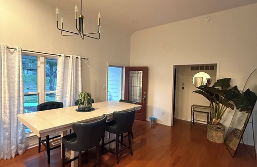 Independence House | Spacious 5-bedroom house in fantastic Independence with 5 min from Stadium