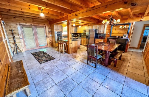 Grassy Creek Cabin | Spacious 5BR Mountain Lodge | Hot Tub, Pool Table & Scenic Views