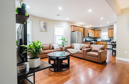 Milton Apartment | Spacious 6BR Family Stay Near Boston/Blue Hills, Free Parking & Pet-Friendly 172
