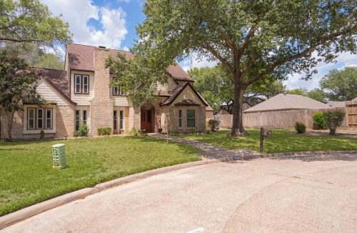 Barker House | Spacious and quiet 5 beds 3 and a half bathroom home away from home in Katy Texas
