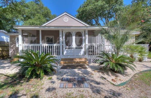 Windy Hill House | Spacious Beach retreat with stunning pool/pets ok