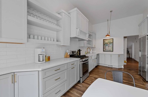 Central West End House | Spacious Charming Home ABODEbucks