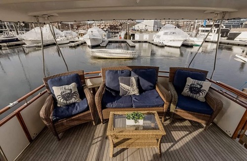 Thompson Square - Bunker Hill Boat Rental | Spacious & Comfy 2BR/2Bath Yacht -Toasty Heat- On Freedom Trail-Walk to Downtown