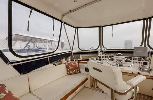 Thompson Square - Bunker Hill Boat Rental | Spacious & Comfy 2BR/2Bath Yacht -Toasty Heat- On Freedom Trail-Walk to Downtown