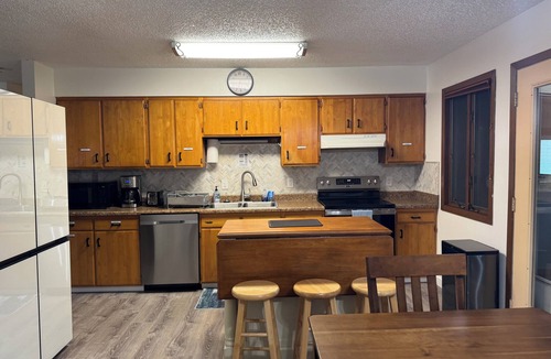 Mendenhall Valley House | Spacious & Comfy Family Home, minutes from the Airport!