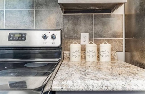 El Dorado Apartment | Spacious & Convenient El Dorado Apt #5