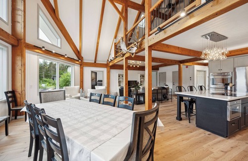 West Juneau House | Spacious Custom Home With Extraordinary Views And Hot Tub
