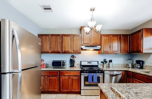 San Jacinto House | Spacious home 4 blocks from beach with 2 grills & kitchens, TVs in all bedrooms