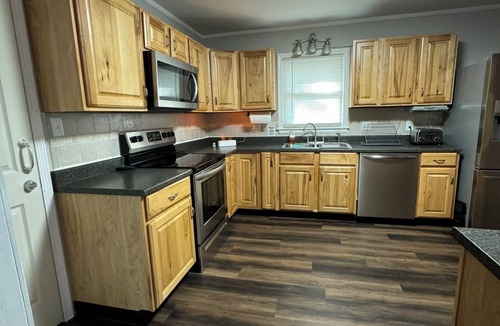 Marshall House | Spacious home, 5 mins to Missouri Valley College
