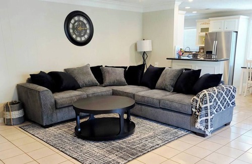 Southeast Houston House | Spacious home, between Hobby & Downtown Sleeps 10