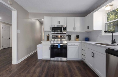 Olathe House | Spacious Home Roomy Sleeps 14 KingBeds