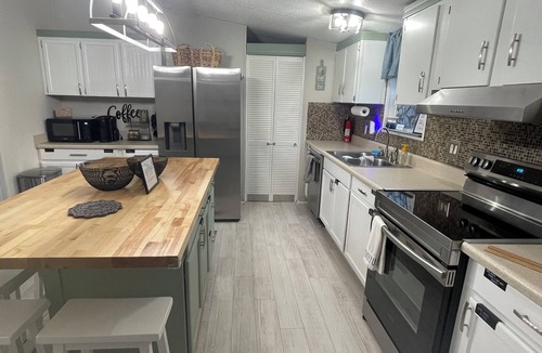 Denver House | Spacious Lake-adjacent Home in Denver, sleeps up to 12. Dog friendly!
