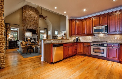 Greensboro House | Spacious Lakefront 5-bedroom house in charming Greensboro