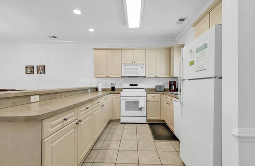 Central Myrtle Beach Villa | Spacious Myrtlewood Villa 2BR 4 beds and 2 full BA