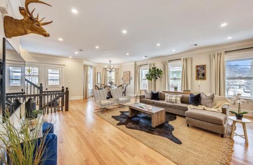 Upham's Corner House | Spacious New Renovation Near T