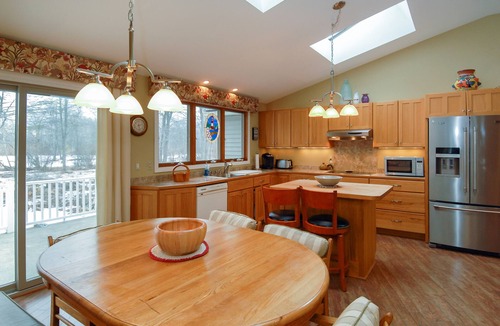 Wells House | SPACIOUS One level A Peaceful Escape and only a short walk to Cresent beach!