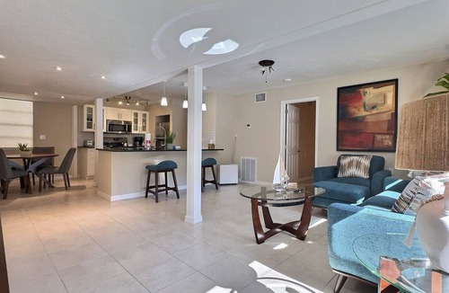 Siesta Key Condo | Spacious Renovated 1 Bedroom Siesta Key Beachside Vacation Rental Getaway