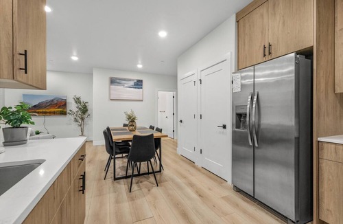 Lincoln Apartment | Spacious Single Level Retreat 2BR/2BA · Near PDX