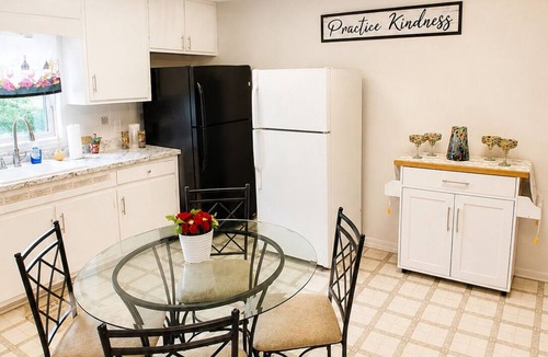 Thomaston House | Spacious Thomaston Retreat~Sleeps 10~Families Work Crews Weddings