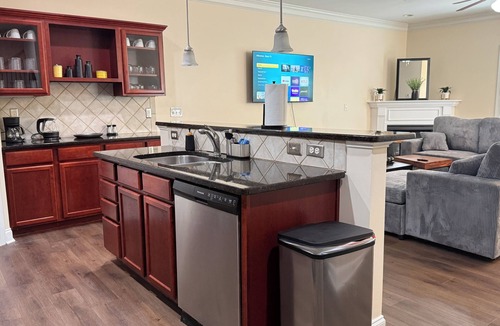 Snellville House | Spacious townhome ideally located in Grayson with private backyard. Sleeps 8