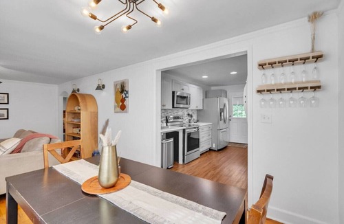 Spartanburg House | Spacious yard near DT+garden