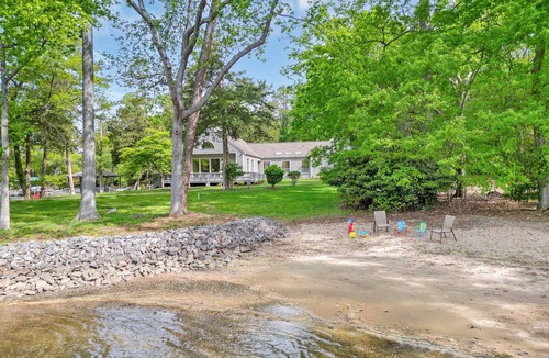 Lake Wylie House | Sprawling Lakefront Home on Peninsula, Beach, Dock, Kayaks, SUPs, Dogs Welcome!