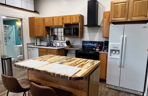 Homer Cottage | SPRUCE TIDE HOUSE 1-bedroom cottage in Homer, perfect for a relaxing getaway