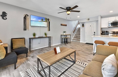 Galveston Condo | Stay Awhile | Minutes to Beach | Pool | by Rose