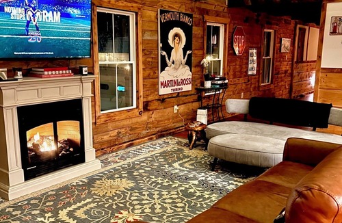Jacksonville Apartment | Stay in this historic Automotive-themed huge Apt. Located in charming Whitingham
