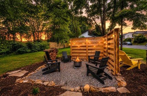 Waynesville House | Steps Away Cottage - Hot Tub Fire Pit Downtown Family Friendly