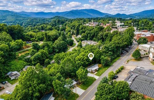 Waynesville House | Steps Away Cottage - Hot Tub Fire Pit Downtown Family Friendly
