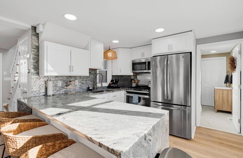 Hampton House | Steps away to the beach - Surf - Sun & Sand beach house